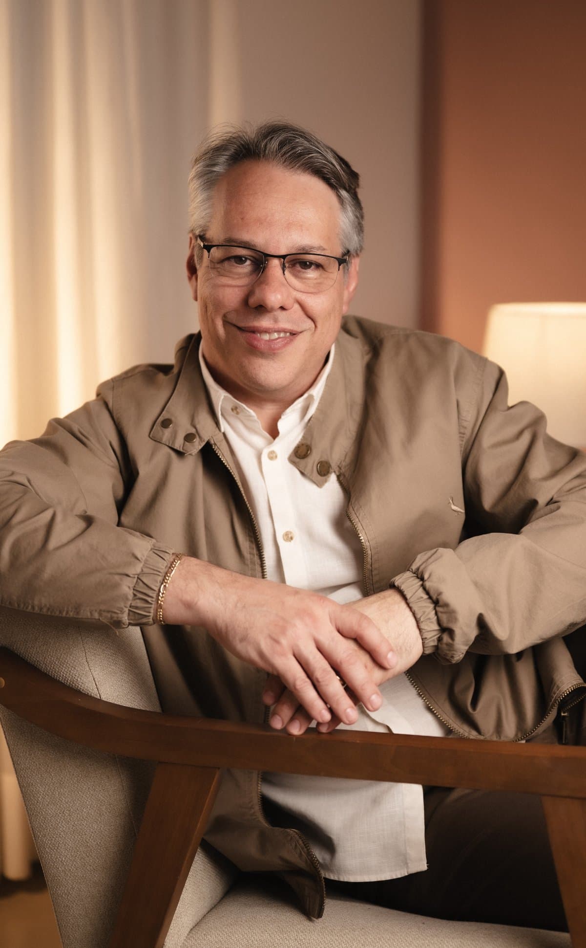 Retrato editorial de Gustavo Cruz
